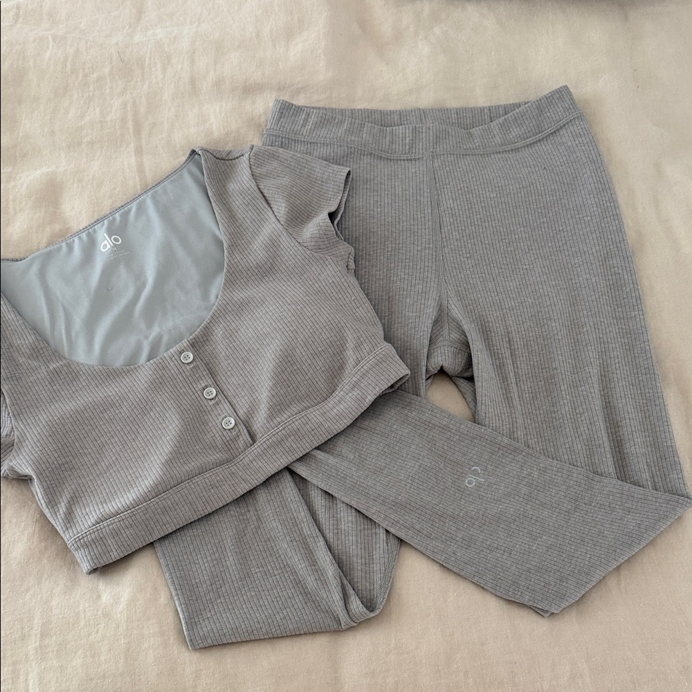 ALO Yoga Women's Gray Ribbed workout Set M